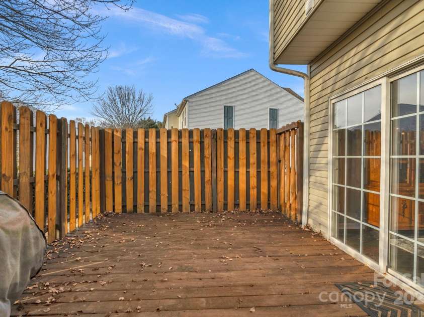 3213 Mannington Drive, Charlotte, NC 28270.  MLS# CAR4328804, YatesRealty ID 4953. 