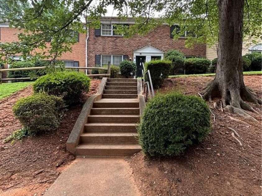 2811 Bleeker Square, Winston Salem, NC 27106.  MLS# CAR4420458, YatesRealty ID 49531. 