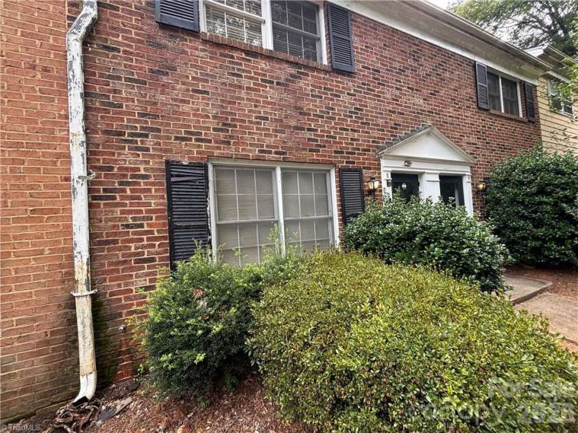 2811 Bleeker Square, Winston Salem, NC 27106.  MLS# CAR4420458, YatesRealty ID 49531. 