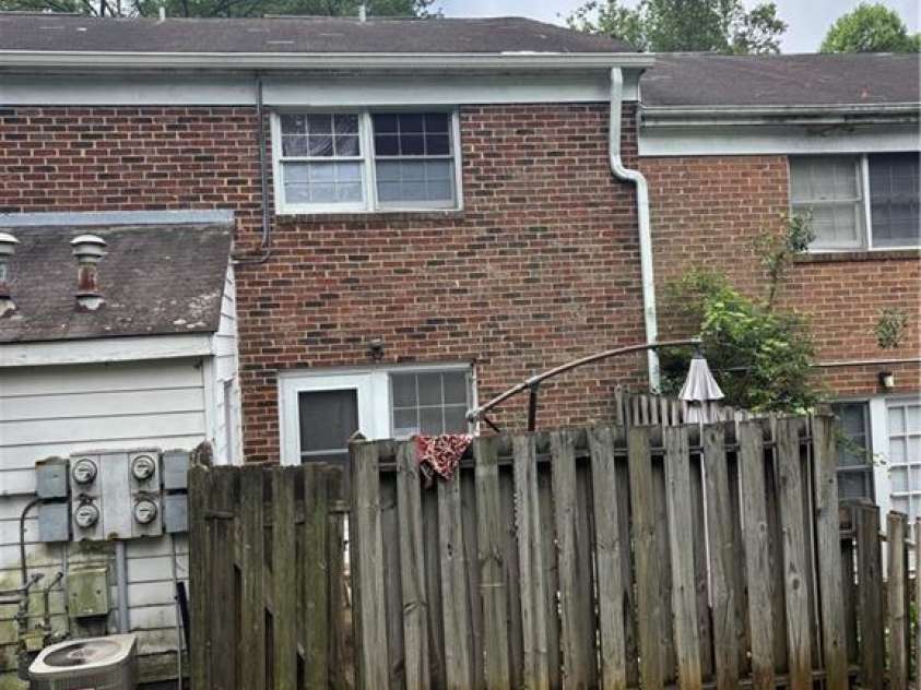 2811 Bleeker Square, Winston Salem, NC 27106.  MLS# CAR4420458, YatesRealty ID 49531. 