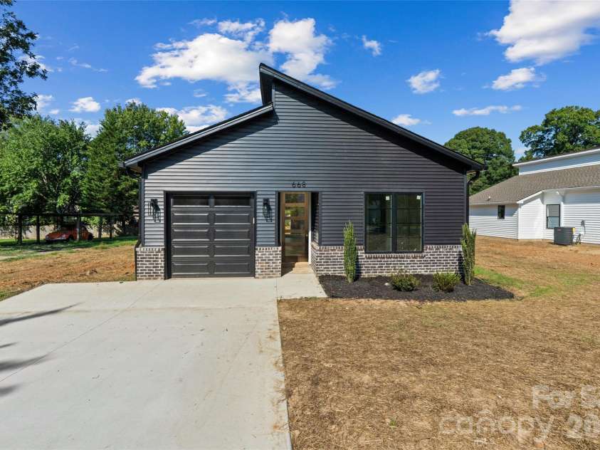 668 Jackson Terrace, Concord, NC 28027.  MLS# CAR4422491, YatesRealty ID 49532. 