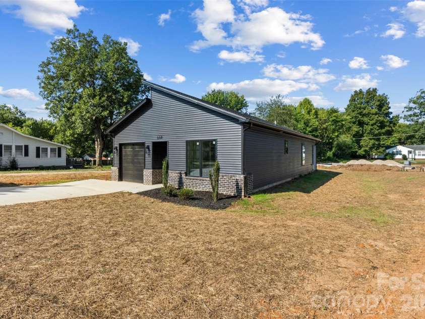 668 Jackson Terrace, Concord, NC 28027.  MLS# CAR4422491, YatesRealty ID 49532. 