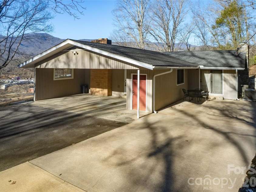 223 Cherry Street, Sylva, NC 28779.  MLS# CAR4422833, YatesRealty ID 49533. 