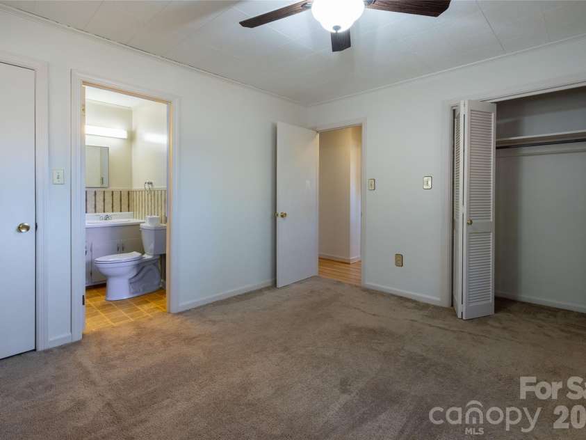 223 Cherry Street, Sylva, NC 28779.  MLS# CAR4422833, YatesRealty ID 49533. 