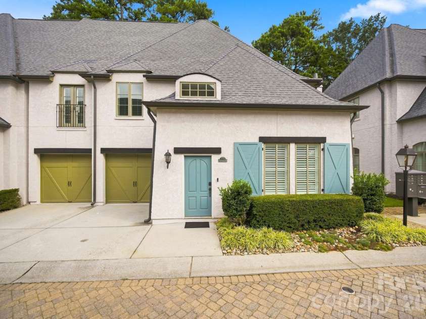 8813 Provence Village Lane, Charlotte, NC 28226.  MLS# CAR4413848, YatesRealty ID 49538. 