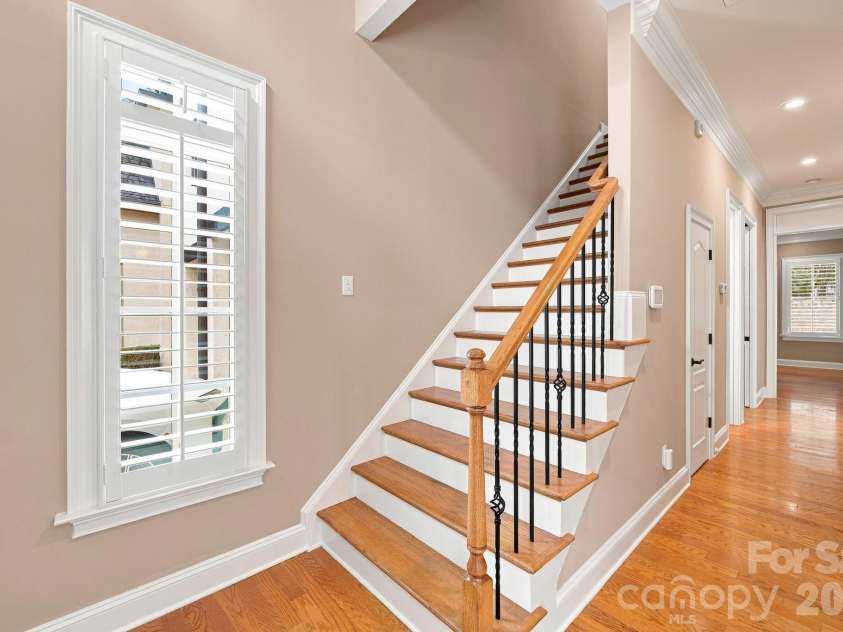 8813 Provence Village Lane, Charlotte, NC 28226.  MLS# CAR4413848, YatesRealty ID 49538. 