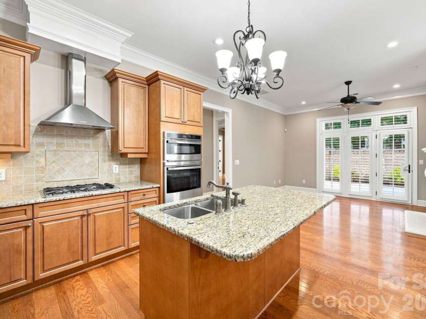 8813 Provence Village Lane, Charlotte, NC 28226.  MLS# CAR4413848, YatesRealty ID 49538. 