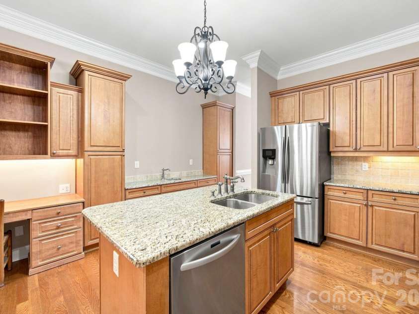 8813 Provence Village Lane, Charlotte, NC 28226.  MLS# CAR4413848, YatesRealty ID 49538. 