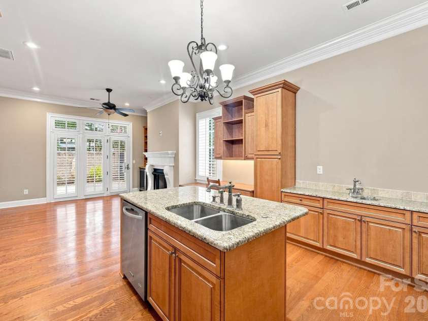 8813 Provence Village Lane, Charlotte, NC 28226.  MLS# CAR4413848, YatesRealty ID 49538. 