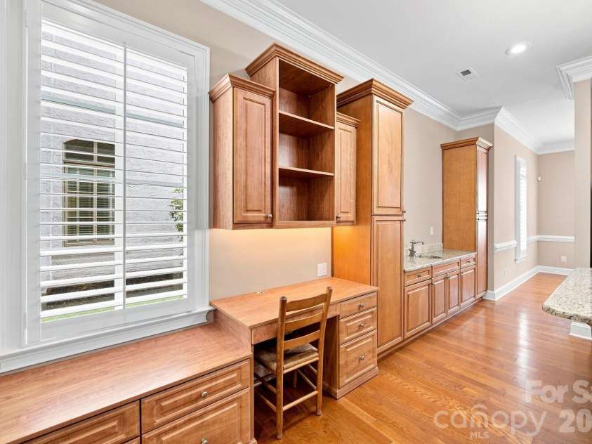 8813 Provence Village Lane, Charlotte, NC 28226.  MLS# CAR4413848, YatesRealty ID 49538. 