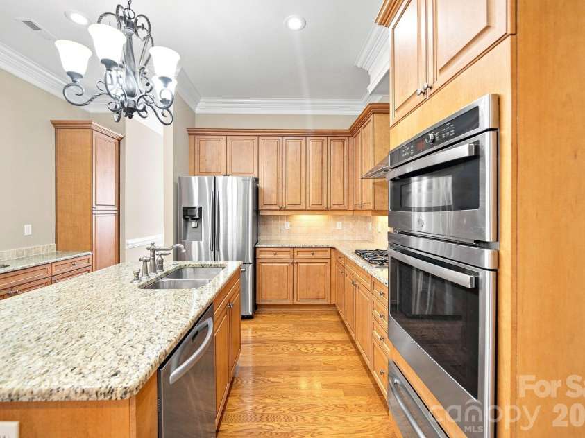 8813 Provence Village Lane, Charlotte, NC 28226.  MLS# CAR4413848, YatesRealty ID 49538. 