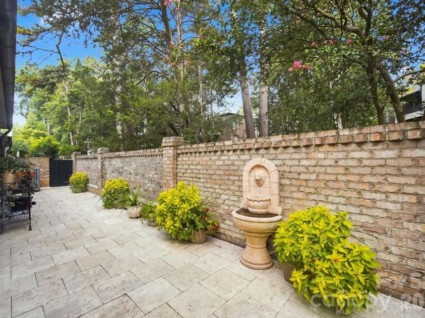 8813 Provence Village Lane, Charlotte, NC 28226.  MLS# CAR4413848, YatesRealty ID 49538. 