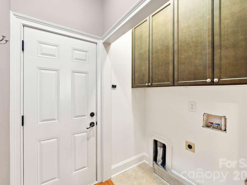 8813 Provence Village Lane, Charlotte, NC 28226.  MLS# CAR4413848, YatesRealty ID 49538. 