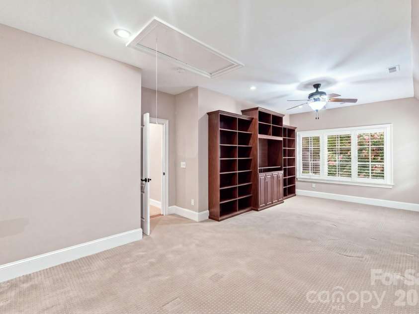 8813 Provence Village Lane, Charlotte, NC 28226.  MLS# CAR4413848, YatesRealty ID 49538. 