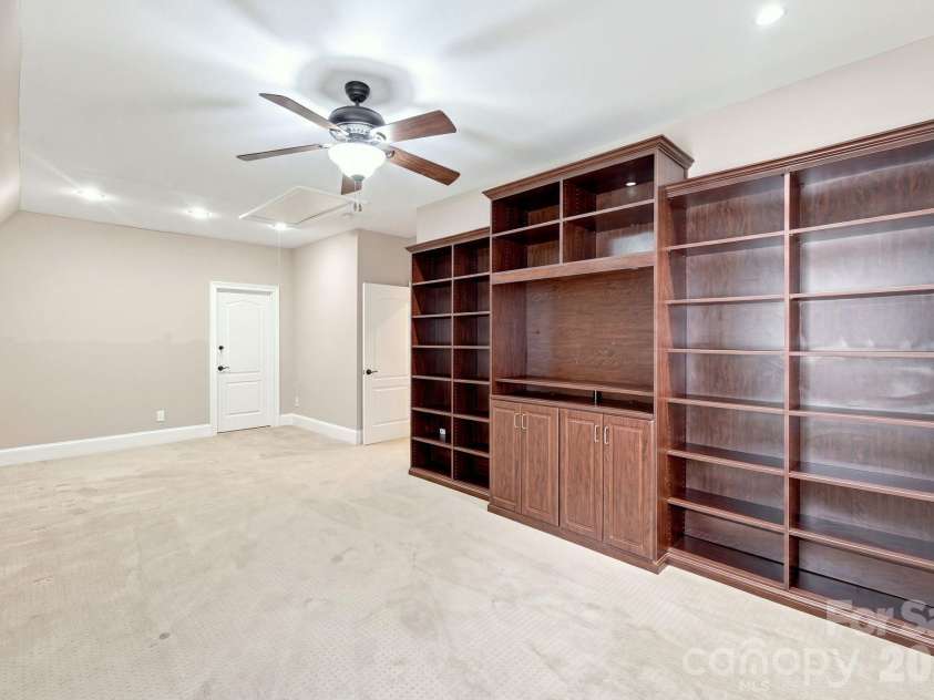 8813 Provence Village Lane, Charlotte, NC 28226.  MLS# CAR4413848, YatesRealty ID 49538. 
