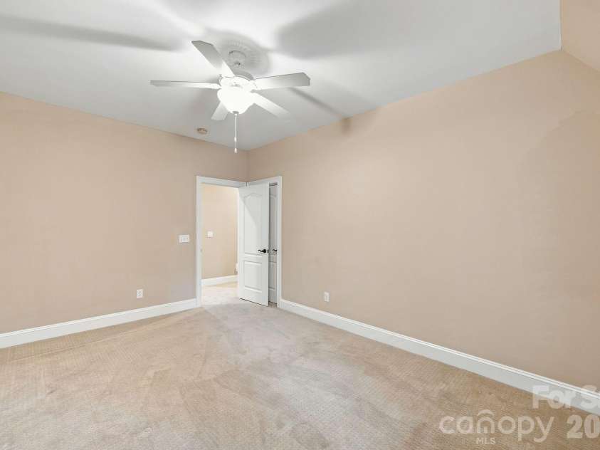 8813 Provence Village Lane, Charlotte, NC 28226.  MLS# CAR4413848, YatesRealty ID 49538. 