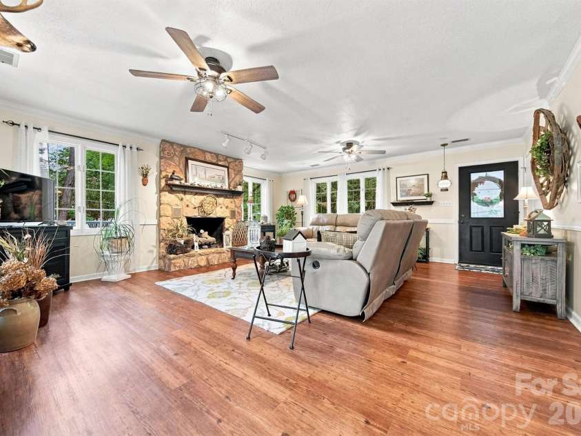 37 HOME PLACE Lane, Hickory, NC 28601.  MLS# CAR4422455, YatesRealty ID 49539. 
