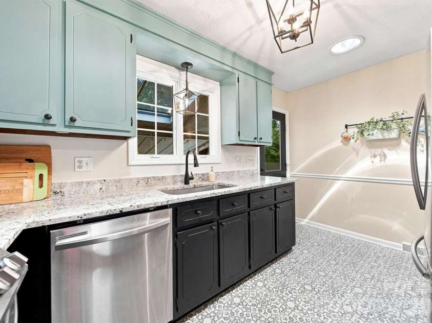 37 HOME PLACE Lane, Hickory, NC 28601.  MLS# CAR4422455, YatesRealty ID 49539. 