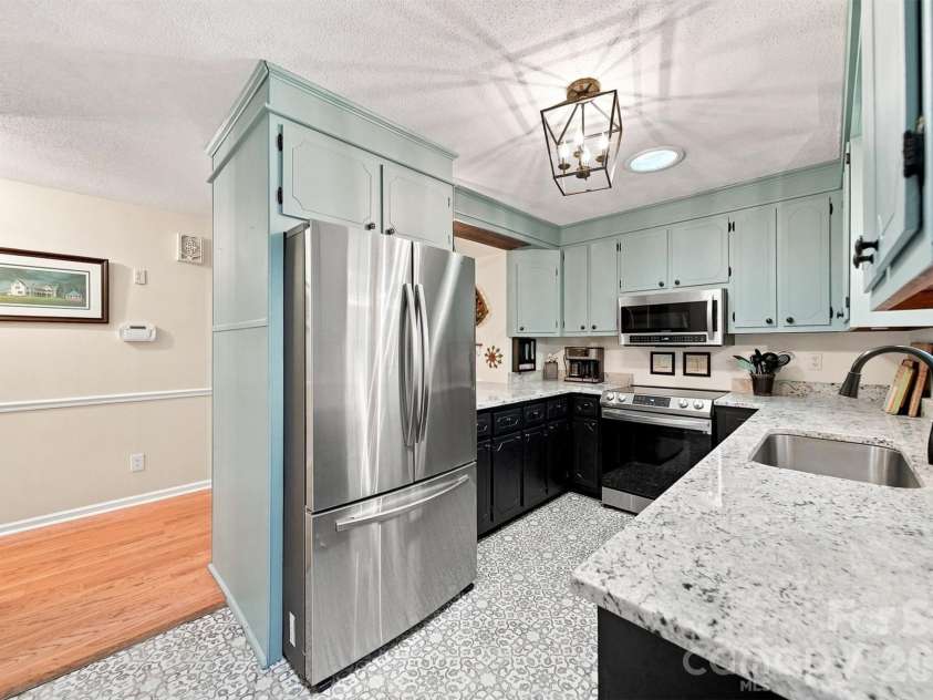 37 HOME PLACE Lane, Hickory, NC 28601.  MLS# CAR4422455, YatesRealty ID 49539. 
