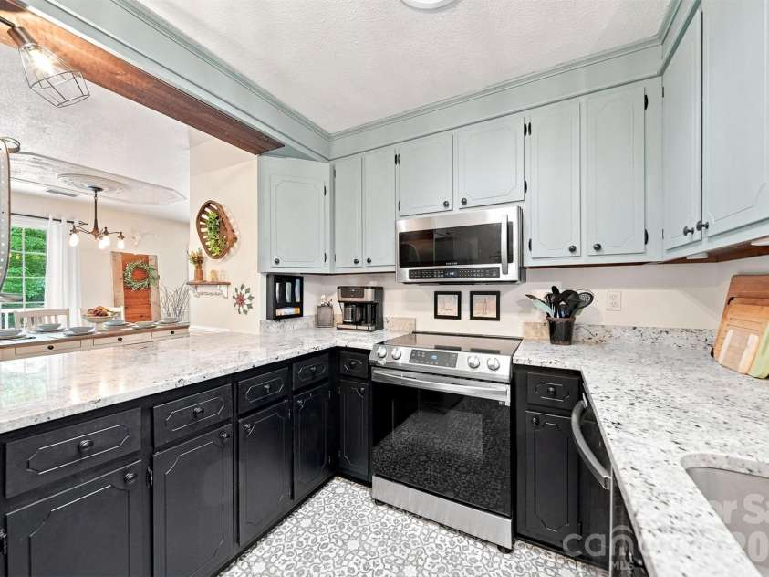 37 HOME PLACE Lane, Hickory, NC 28601.  MLS# CAR4422455, YatesRealty ID 49539. 