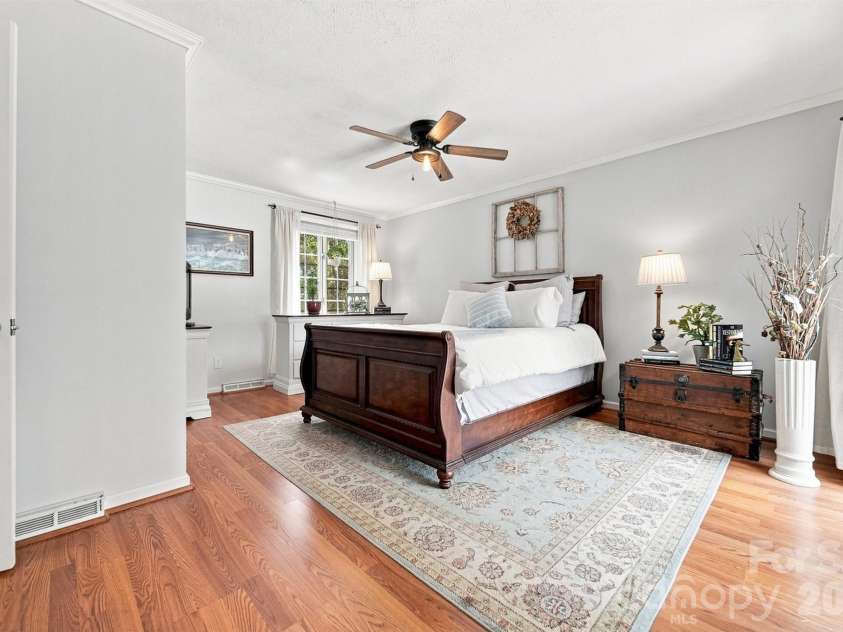 37 HOME PLACE Lane, Hickory, NC 28601.  MLS# CAR4422455, YatesRealty ID 49539. 