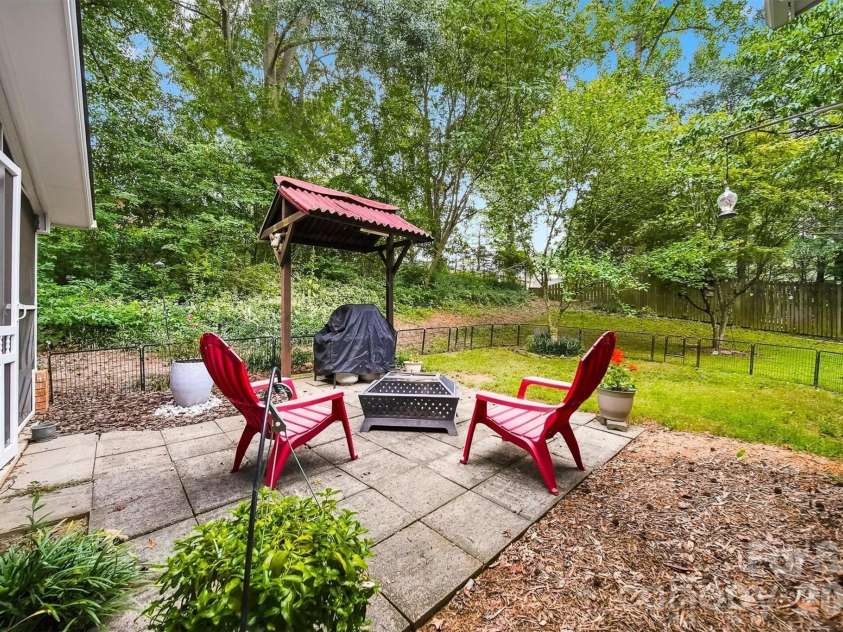 37 HOME PLACE Lane, Hickory, NC 28601.  MLS# CAR4422455, YatesRealty ID 49539. 