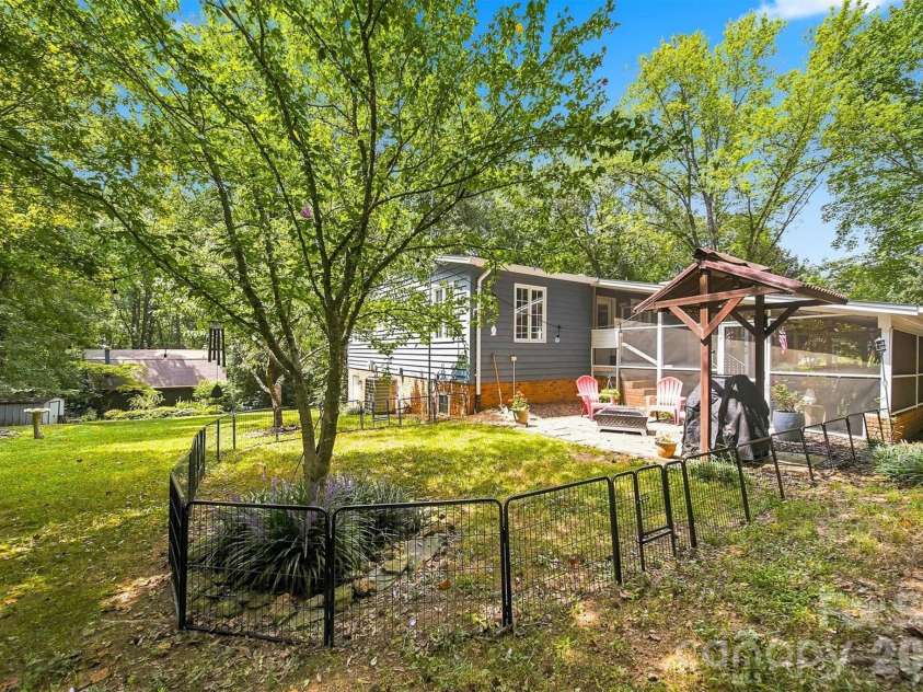 37 HOME PLACE Lane, Hickory, NC 28601.  MLS# CAR4422455, YatesRealty ID 49539. 