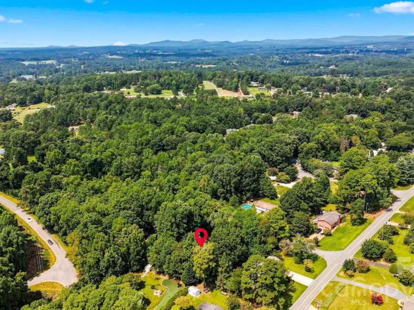 37 HOME PLACE Lane, Hickory, NC 28601.  MLS# CAR4422455, YatesRealty ID 49539. 