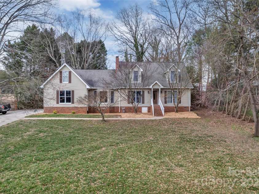 2201 Holly Lane, Shelby, NC 28150.  MLS# CAR4232605, YatesRealty ID 4954. 