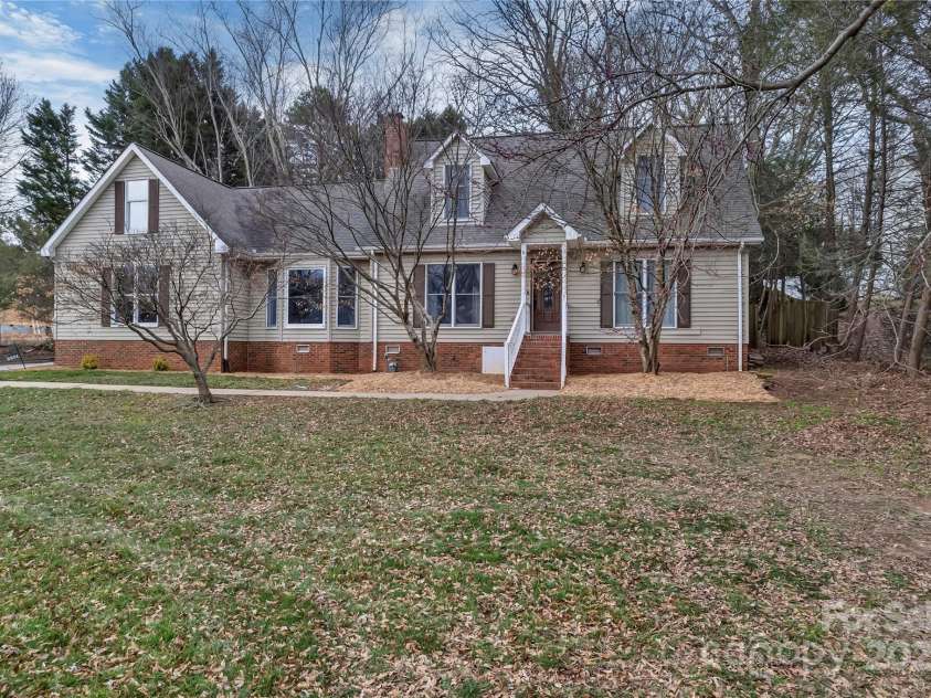 2201 Holly Lane, Shelby, NC 28150.  MLS# CAR4232605, YatesRealty ID 4954. 