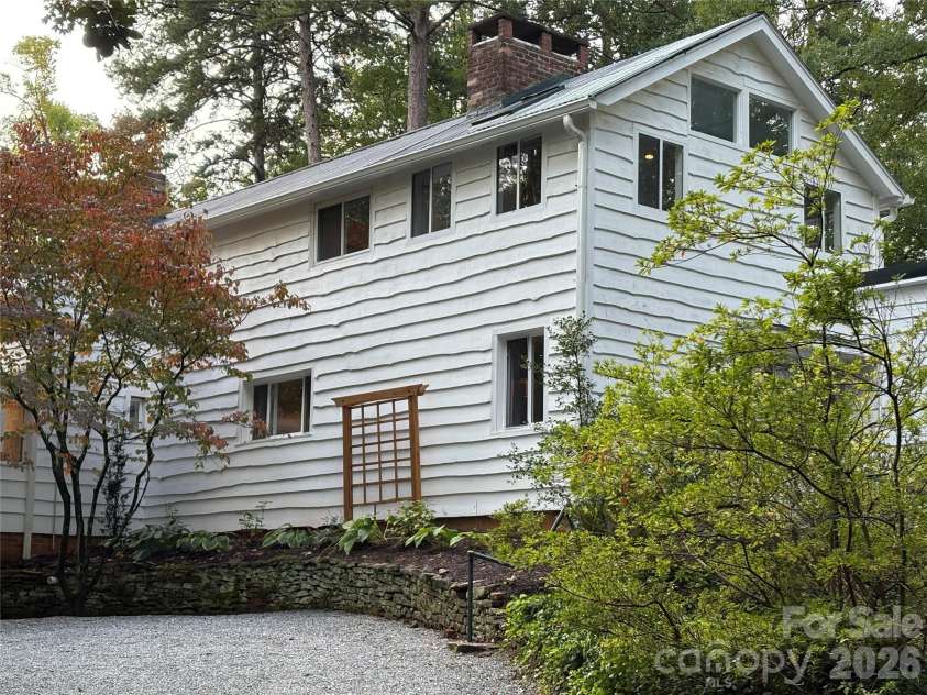 566 Canebrake Road, Tryon, NC 28782.  MLS# CAR4299420, YatesRealty ID 4954. Carolina wood siding, metal roof, and stone walls add quality and charm to this home.