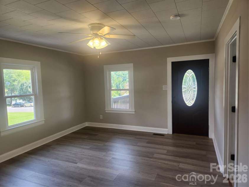 8 summit Avenue, Granite Falls, NC 28630.  MLS# CAR4422269, YatesRealty ID 49545. Living Room