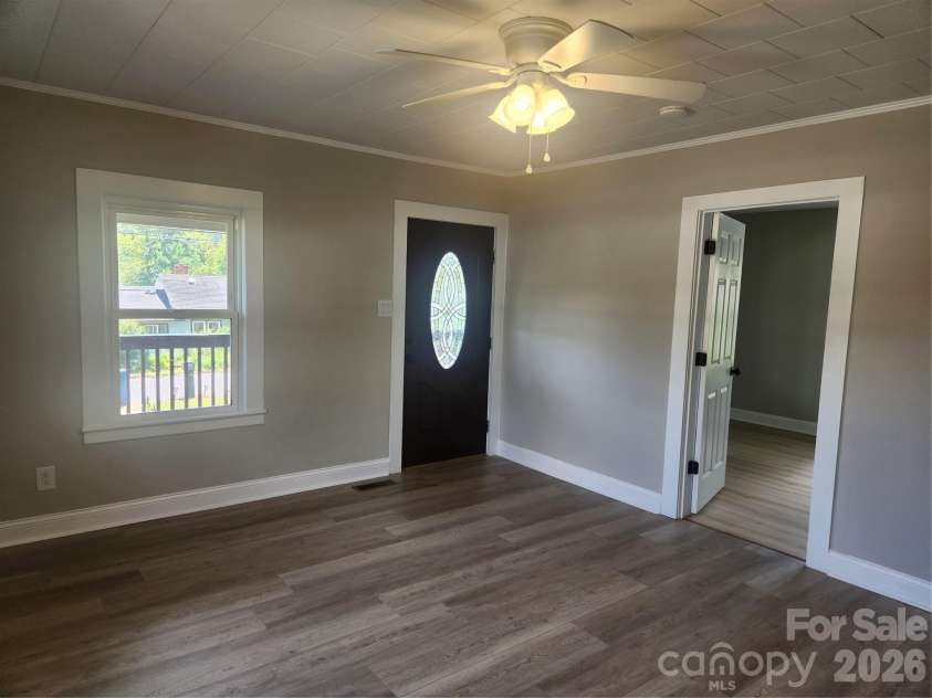 8 summit Avenue, Granite Falls, NC 28630.  MLS# CAR4422269, YatesRealty ID 49545. Living Room