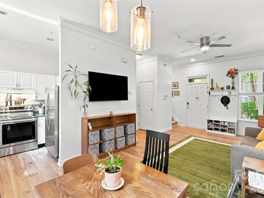 942 Hawthorne Bridge Court, Charlotte, NC 28204.  MLS# CAR4421282, YatesRealty ID 49548. 