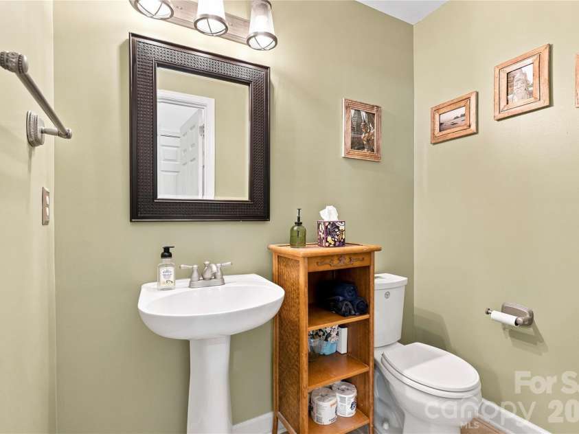 942 Hawthorne Bridge Court, Charlotte, NC 28204.  MLS# CAR4421282, YatesRealty ID 49548. 