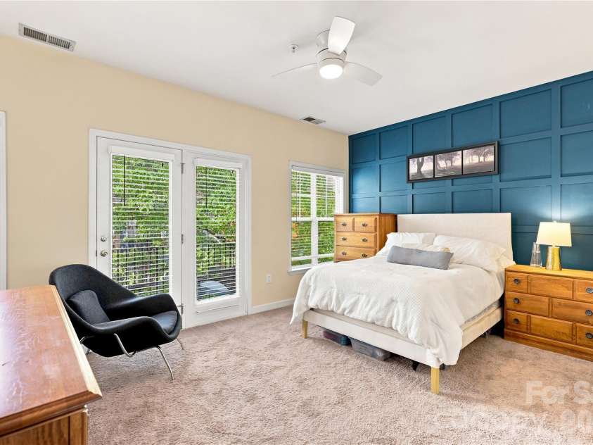 942 Hawthorne Bridge Court, Charlotte, NC 28204.  MLS# CAR4421282, YatesRealty ID 49548. 