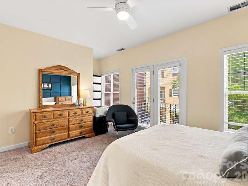 942 Hawthorne Bridge Court, Charlotte, NC 28204.  MLS# CAR4421282, YatesRealty ID 49548. 
