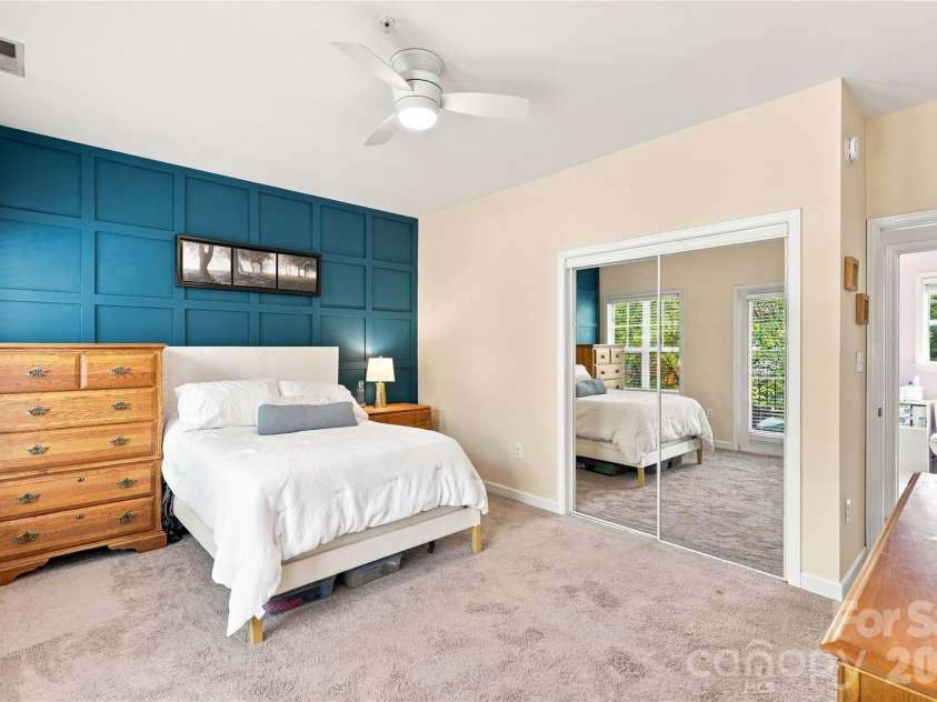 942 Hawthorne Bridge Court, Charlotte, NC 28204.  MLS# CAR4421282, YatesRealty ID 49548. 
