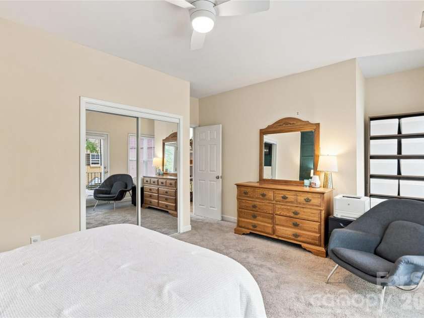 942 Hawthorne Bridge Court, Charlotte, NC 28204.  MLS# CAR4421282, YatesRealty ID 49548. 