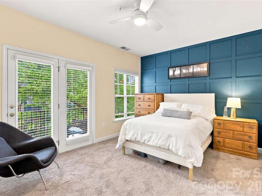 942 Hawthorne Bridge Court, Charlotte, NC 28204.  MLS# CAR4421282, YatesRealty ID 49548. 