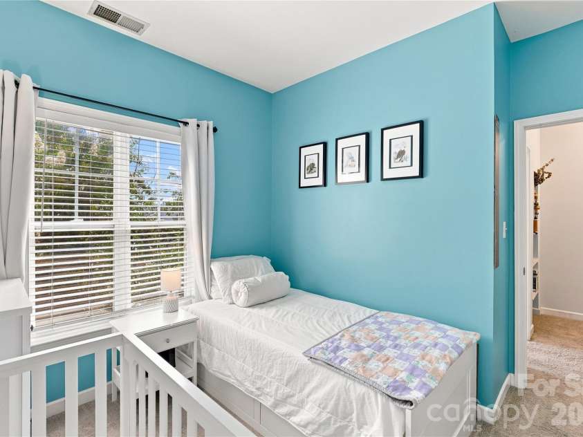 942 Hawthorne Bridge Court, Charlotte, NC 28204.  MLS# CAR4421282, YatesRealty ID 49548. 