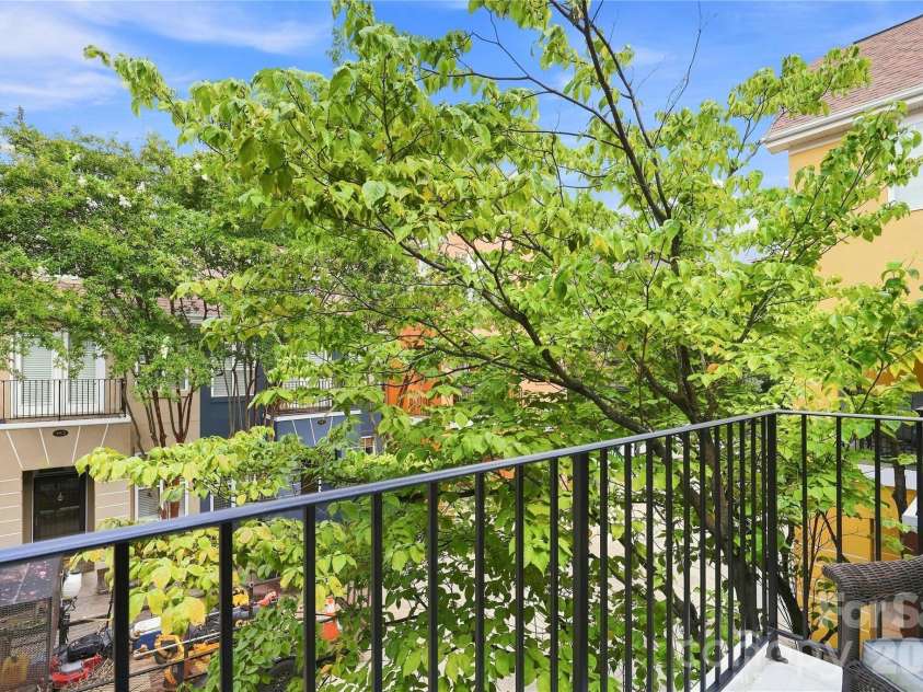 942 Hawthorne Bridge Court, Charlotte, NC 28204.  MLS# CAR4421282, YatesRealty ID 49548. 