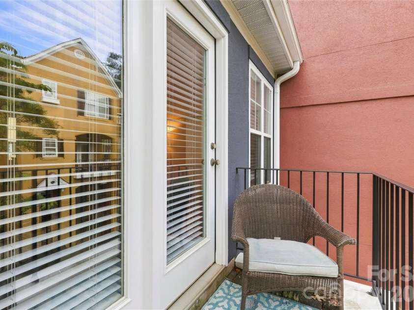 942 Hawthorne Bridge Court, Charlotte, NC 28204.  MLS# CAR4421282, YatesRealty ID 49548. 