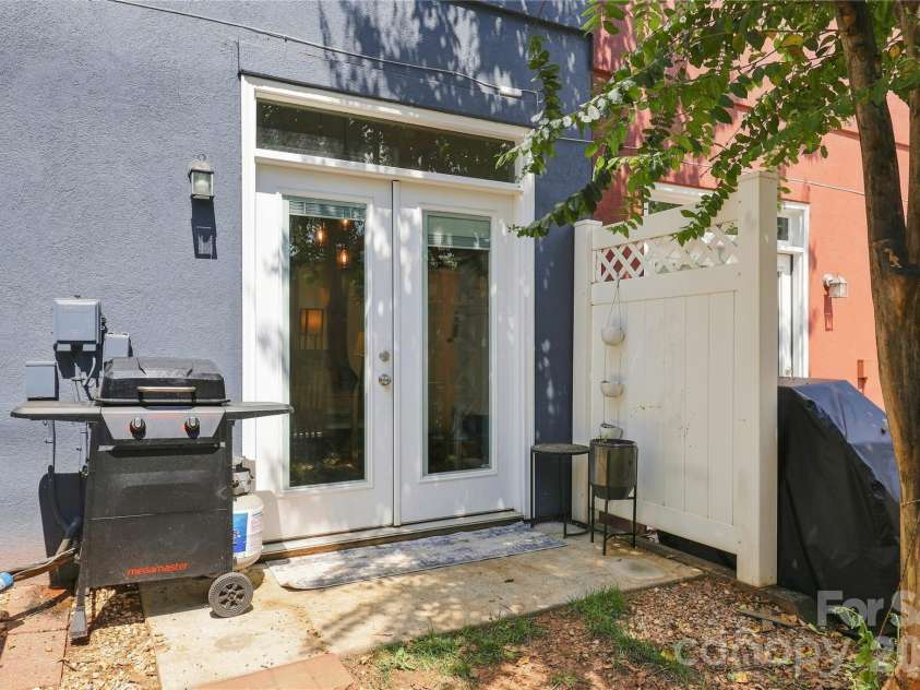 942 Hawthorne Bridge Court, Charlotte, NC 28204.  MLS# CAR4421282, YatesRealty ID 49548. 