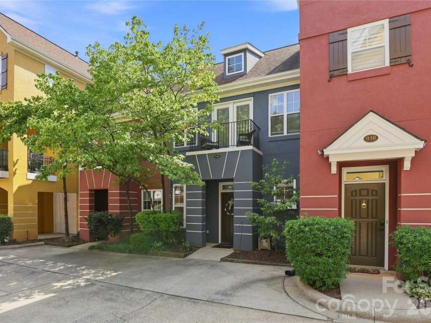 942 Hawthorne Bridge Court, Charlotte, NC 28204.  MLS# CAR4421282, YatesRealty ID 49548. 