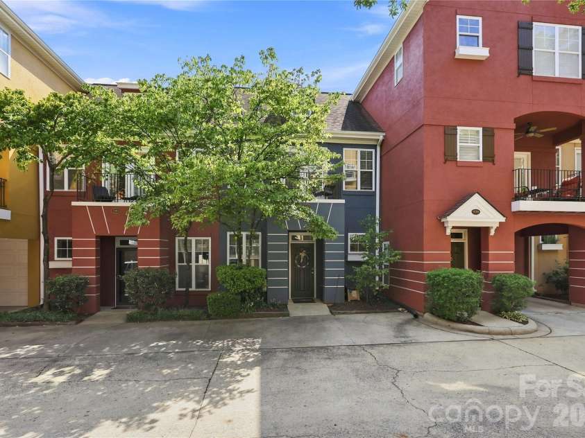 942 Hawthorne Bridge Court, Charlotte, NC 28204.  MLS# CAR4421282, YatesRealty ID 49548. 