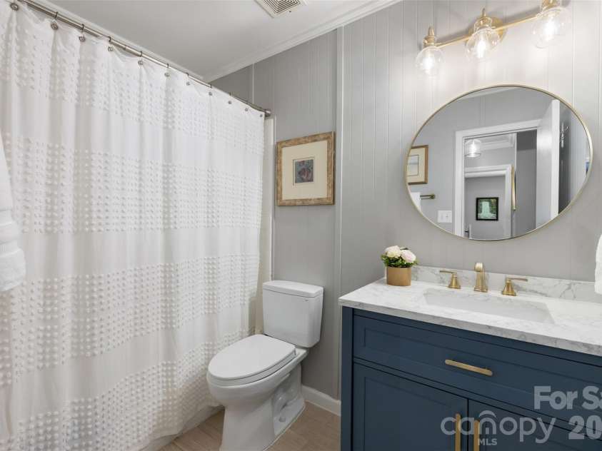 11714 Painted Tree Road, Charlotte, NC 28226.  MLS# CAR4421216, YatesRealty ID 49549. 2nd full bath with new vanity and tile flooring!