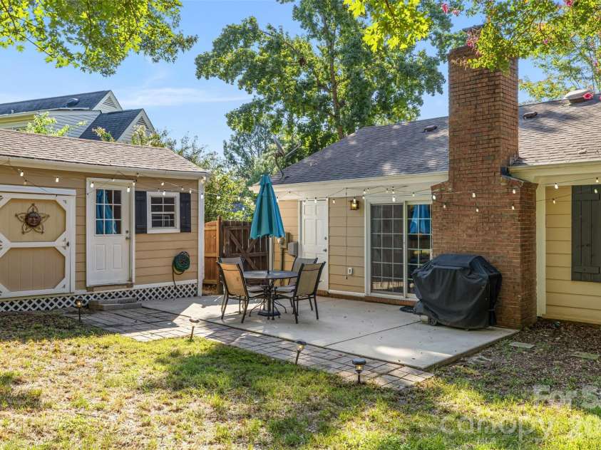 11714 Painted Tree Road, Charlotte, NC 28226.  MLS# CAR4421216, YatesRealty ID 49549. Backyard privacy at it's best!