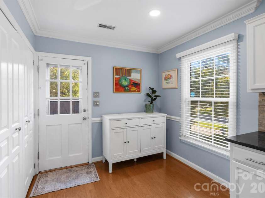 11714 Painted Tree Road, Charlotte, NC 28226.  MLS# CAR4421216, YatesRealty ID 49549. Breakfast area in kitchen! Can fit a smaller dining table or bistro table and chairs!