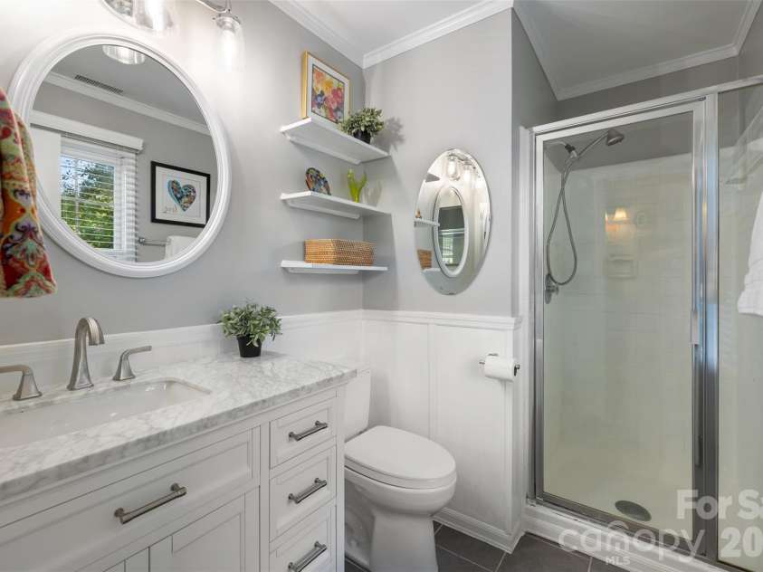 11714 Painted Tree Road, Charlotte, NC 28226.  MLS# CAR4421216, YatesRealty ID 49549. Refreshed primary bath with new vanity and faucet!